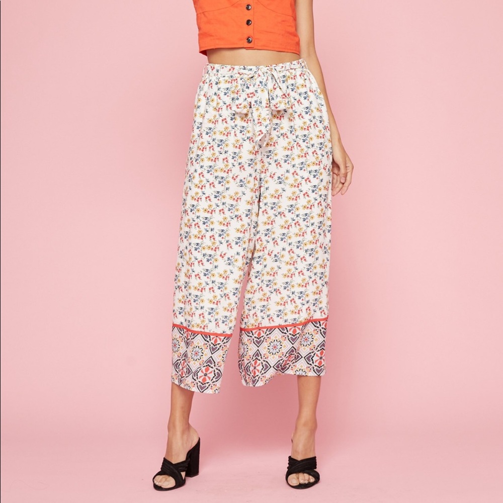 Flowy Wide Leg Floral Cropped Pant